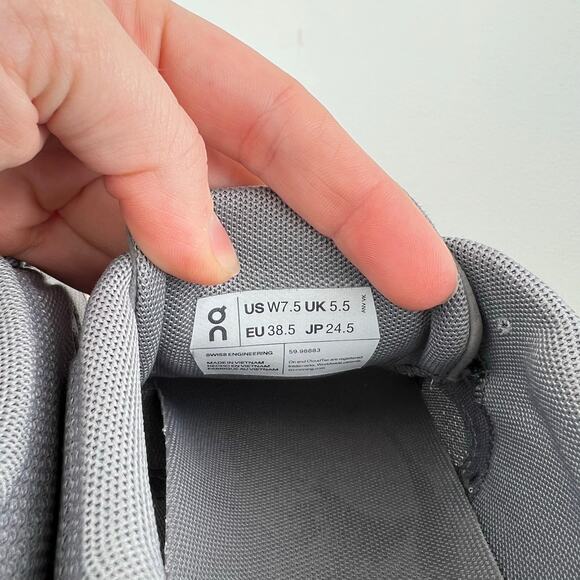 Women On Cloud 5 Gray Athletic Casual Running Sneakers Zinc I Shell (Sz 7.5) - Picture 5 of 12